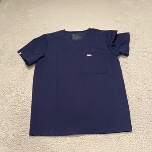 FIGS Leon Scrub Top for Men – 3 Pockets, Tailored Fit, Modern V-Neck size S